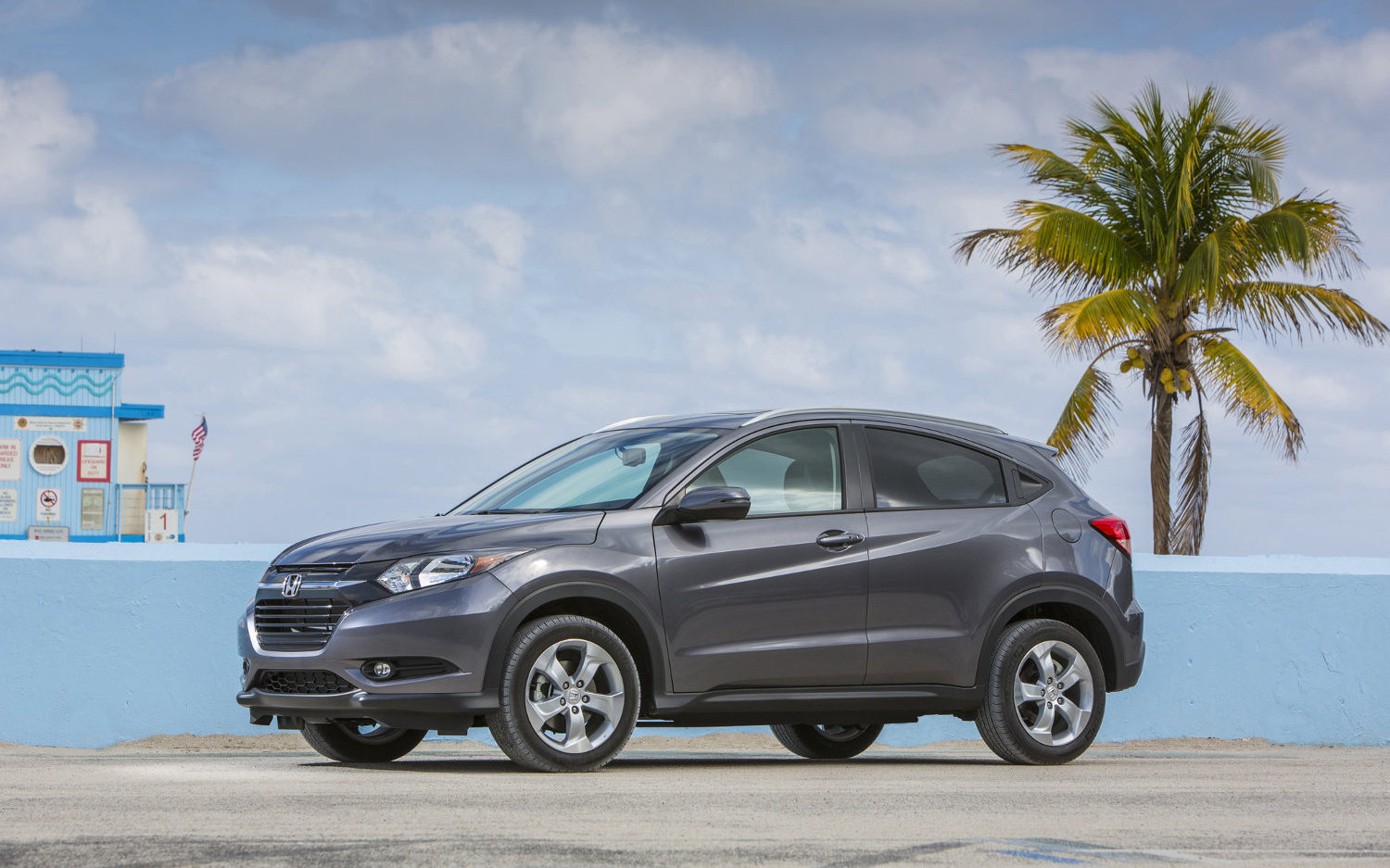 Comparison Honda HRV 2016 vs Nissan Kicks SR 2018 SUV Drive